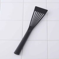 貝印 フライ返し O.E.C. 脇雅世 ハンディー・ターナー ブラック 295111 1個（直送品）