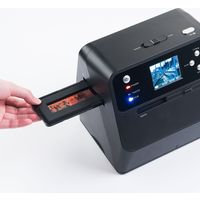 サンワダイレクト フィルム&写真スキャナー（3200dpi・ネガフィルム/ポジフィルム対応・SD保存・バッテリー内蔵） 400-SCN041 1個（直送品）