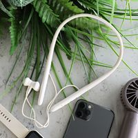 首掛けワイヤレスイヤホン アイボリー LAKOLE/ラコレ