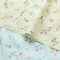 パッチワークコレクション 花柄×英字 プリント生地 ライトグリーン 巾約110cm×5mカット NCM11260-2E-5M（直送品）