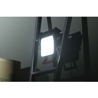 アイリスオーヤマ LED置き型投光器 AC式 2000lm LWT-2000BAH2 1個