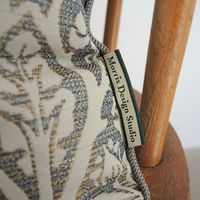 川島織物セルコン モリス デザイン スタジオ ブラザーラビット シートクッション 450×430mm グレー LN1733_98GR 1個（直送品）