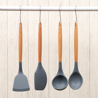 【均一価格】シリコンキッチンツール おたま 37770 1個 シリコーン レードル 木製 不二貿易