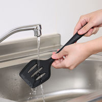 【均一価格】オールシリコンキッチンツール ターナー BK 15780 1個 シリコーン フライ返し KUKKA2021 不二貿易