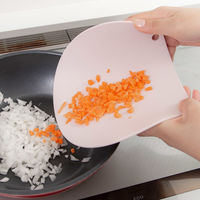 なめらか抗菌まな板 スモーキーピンク NC-SP 1個 まな板 刃当たり ゴム感覚  抗菌剤練り込み かまぼこ型 伊原企販