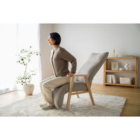 【軒先渡し】アイリスオーヤマ リクライニングウッドアームチェア アイボリー 1台（直送品）