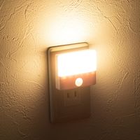 サンワダイレクト 人感センサー付きLEDライト（LEDライト・AC電源・屋内用・薄型・小型・ナイトライト） 800-LED026 1個（直送品）