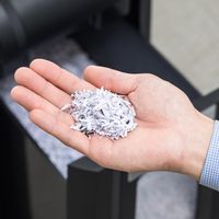 サンワダイレクト 電動シュレッダー（家庭用・オフィス用・マイクロカット・8枚同時細断・連続15分使用・ダストボックスLED・カード細断） 1個（直送品）