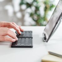 ワイヤレスキーボード　無線　Bluetooth　パンタグラフ　コンパクト　テンキーレス　ブラック　400-SKB061　サンワサプライ　１個（直送品）