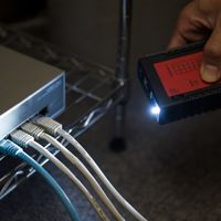 サンワダイレクト LANテスター（LANケーブル/RJ-45・モジュラーケーブル/RJ-11対応・LEDライト内蔵・親機・子機脱着可能） 1個（直送品）