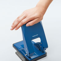 コクヨ　穴あけパンチ　2穴　位置合わせ・穴あけが楽なラクアケ　52枚あけ　ブルー　青　PN-G52B　1個