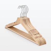 【まとめ買いセット】無印良品 節あり木製ハンガー 約幅４３ｃｍ ５本組 1セット（1個（5本組）×12） 良品計画