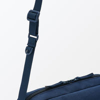 無印良品 背面ポケット付き 撥水ショルダーバッグ ライトネイビー タテ１７×ヨコ２８×マチ６ｃｍ 良品計画