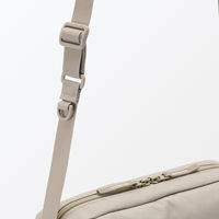 無印良品 背面ポケット付き 撥水ショルダーバッグ ライトベージュ タテ１７×ヨコ２８×マチ６ｃｍ 良品計画