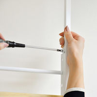 足立製作所 スリムウォールラック【幅55cm/つっぱり式】/ホワイト A174WH 1個（直送品）