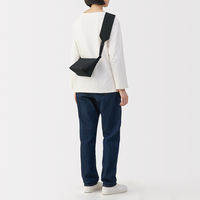 無印良品 再生ポリエステル 太ベルトミニショルダーバッグ 黒 タテ１４．５×ヨコ２９×マチ１０ｃｍ 良品計画