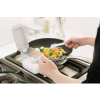 調味料ポット 調味料ケース グレー 1個 マーナ 小さじスプーン付 調味料入れ キッチン用品