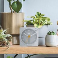 BRAUN ブラウン 置き時計 Analog Alarm Clock BC02XG 1個（直送品）