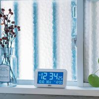 BRAUN ブラウン 置き時計 Digital Alarm Clock BC10W 1個（直送品）