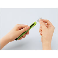 コクヨ カッターナイフ 標準型 全長135mm 刃幅9mm 黄緑 HA-2YG 1本