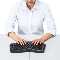 有線キーボード　メンブレン　エルゴノミクスデザイン　コンパクト　ブラック　SKB-ERG3BK　サンワサプライ　1個（直送品）