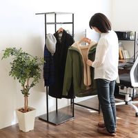 【軒先渡し】ヤマソロ オーア 大理石柄コーナーハンガー 幅380×奥行380×高さ1500mm ブラック 76-190 1台（直送品）