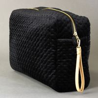 スパイス enrich ベロアラージスクエアポーチ ストラップ付き ステッチ ブラック SCLK2933BK 1個（直送品）