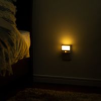 サンワダイレクト 人感センサー付きLEDライト（LEDライト・AC電源・屋内用・薄型・小型・ナイトライト） 800-LED026 1個（直送品）