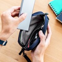 サンワダイレクト ガジェットポーチ（モバイルバッテリー・Wi-Fiルーター・iPhone・ケーブル収納・Sサイズ・ネイビー） 1個（直送品）