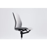 【組立設置込】コクヨ ファブレ タスクチェア 肘付 ストライプ ブラックシェル アルミ脚 ブラック 1脚（直送品）