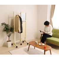 【軒先渡し】ヤマソロ ミラー付 ハンガー アプリ ホワイト 76-223 1台（直送品）