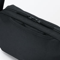 無印良品 背面ポケット付き 撥水ショルダーバッグ 黒 タテ１７×ヨコ２８×マチ６ｃｍ 良品計画
