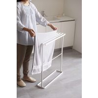 tower（タワー） 横から掛けられるバズタオルハンガースリム ホワイト 5576 1個 山崎実業