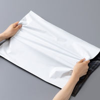 【宅配袋】アスクル 現場のチカラ ビニール宅配袋 白 特大・マチ広サイズ 封かんシール・開封ミシン目付 1パック（100枚入） オリジナル