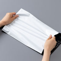 【宅配袋】アスクル 現場のチカラ ビニール宅配袋 白 小・マチ付きサイズ 封かんシール・開封ミシン目付 1パック（100枚入） オリジナル