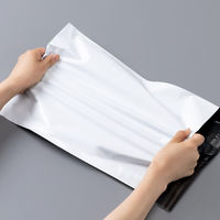 【宅配袋】アスクル 現場のチカラ ビニール宅配袋 白 中サイズ 封かんシール・開封ミシン目付 1セット（100枚入×5） オリジナル