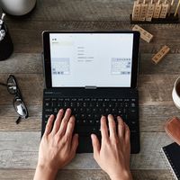 キーボード ワイヤレス Bluetooth ケース一体型 汎用 マルチペアリング対応 充電式 ブラック TK-CAP02BK エレコム 1個