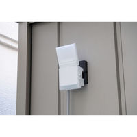 朝日電器 LEDセンサーライト フラット コンセント式 1灯 ESL-SF901AC 1個（直送品）