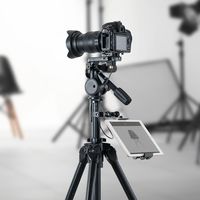 サンワダイレクト タブレットホルダー（三脚ホルダー・iPadホルダー・5インチスマホ対応・12.9インチ対応・金属製・タブレットスタンド） 1個（直送品）