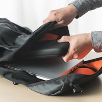 サンワダイレクト Nintendo Switch専用セミハードケース 200-NSW001BK 1個（直送品）