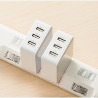 サンワダイレクト USB充電器（3ポート・合計4.8A・スマホ充電器・出張・旅行・コンパクトサイズ） 700-AC022W 1個（直送品）