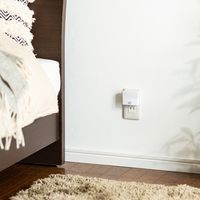 サンワダイレクト 人感センサー付きLEDライト（LEDライト・AC電源・屋内用・薄型・小型・ナイトライト） 800-LED026 1個（直送品）