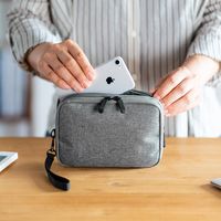 サンワダイレクト ガジェットポーチ（モバイルバッテリー・Wi-Fiルーター・パスポート・iPhone・ケーブル収納・Mサイズ・グレー） 1個（直送品）