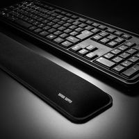 サンワダイレクト リストレスト（フルキーボード用・手首・腱鞘炎防止・疲労軽減・クッション・幅45.3cm） 200-TOK016BK 1個（直送品）