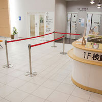 テラモト ベルトパーテーションLight ベルト赤 SU9491302 1箱（2本入）スタッキング 軽量 幅360mm×高さ902mm