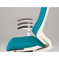 【設置込】イトーキ エフチェア ハイバック 布張り 可動肘 ハンガー付 ウレタンキャスター 白ベース 白脚 プラムパープル 1脚（直送品）