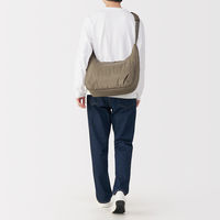 無印良品 撥水 中わた入り ２ＷＡＹ ワンショルダーバッグ キャメル タテ２８．５×ヨコ４０×マチ１２ｃｍ 良品計画