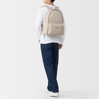 無印良品 肩の負担を軽くする 撥水リュックサック ライトベージュ タテ４３×ヨコ３２×マチ１４ｃｍ 良品計画
