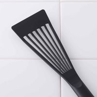 貝印 フライ返し O.E.C. 脇雅世 ハンディー・ターナー ブラック 295111 1個（直送品）