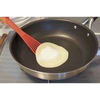 貝印 フライ返し O.E.C. 脇雅世 ハンディー・ターナー レッド 295119 1個（直送品）